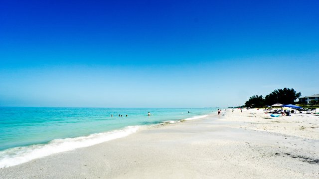 2 Condominium vacation rental located in Anna Maria Island 1