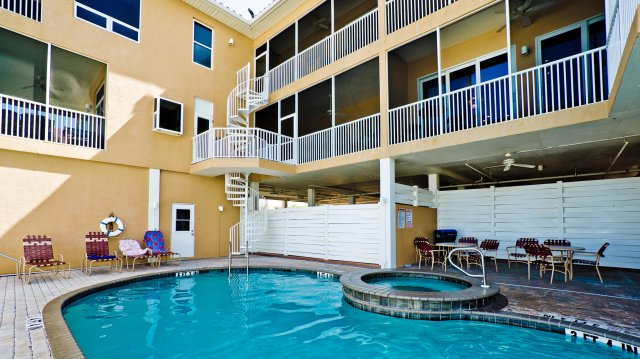 2 Condominium vacation rental located in Anna Maria Island 1