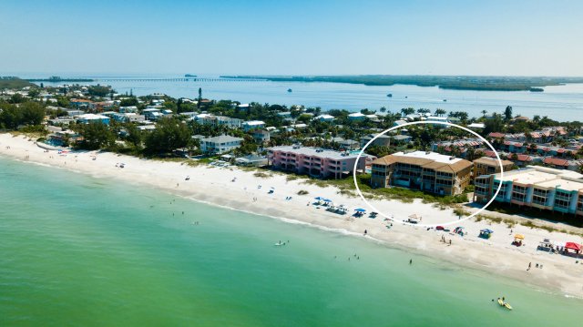 2 Condominium vacation rental located in Anna Maria Island 1