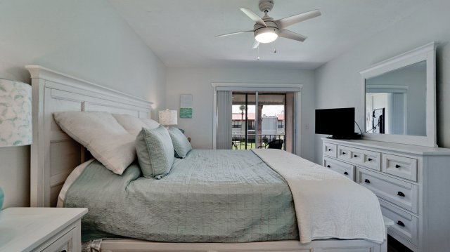 1 Condominium vacation rental located in Anna Maria Island 1