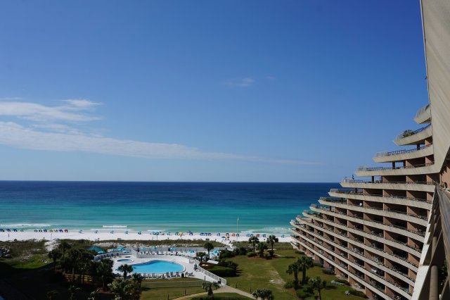 2 Condominium vacation rental located in Destin 1