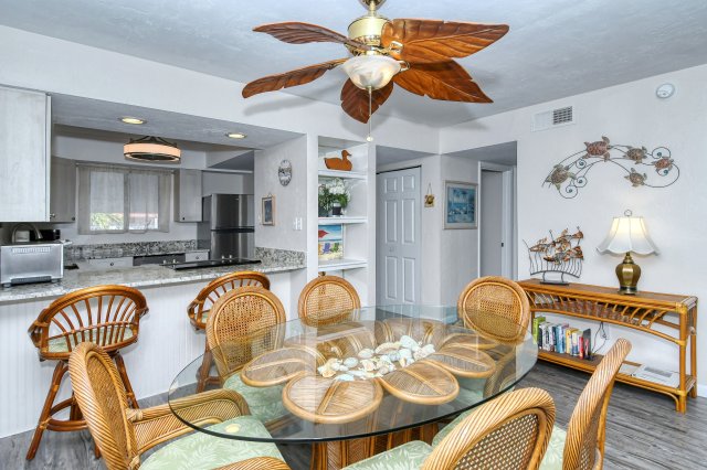 2 Condominium vacation rental located in Anna Maria Island 1