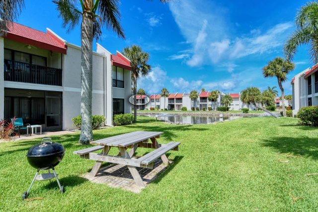 2 Condominium vacation rental located in Anna Maria Island 1