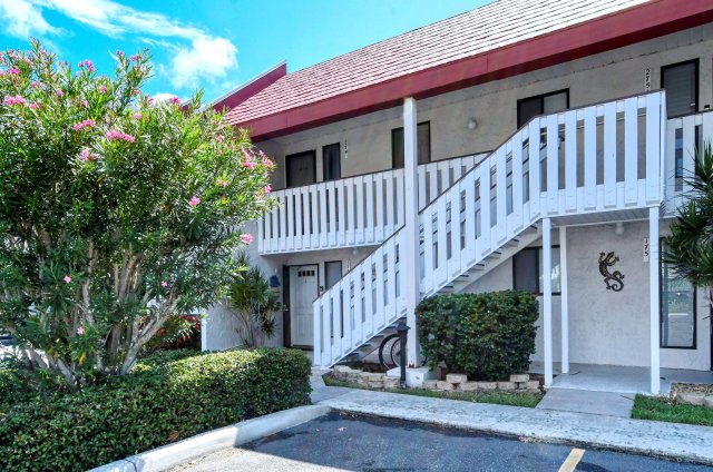 2 Condominium vacation rental located in Anna Maria Island 1