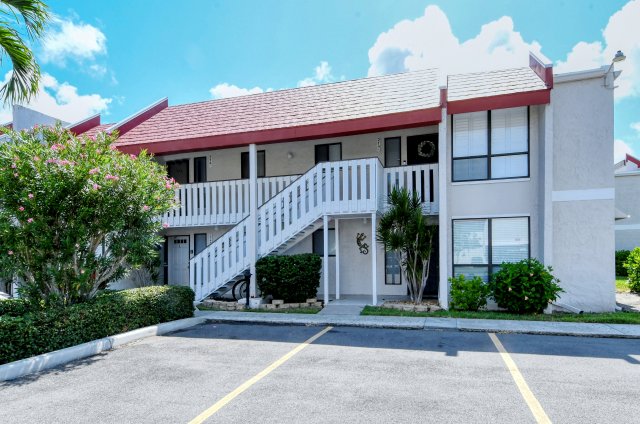 2 Condominium vacation rental located in Anna Maria Island 1