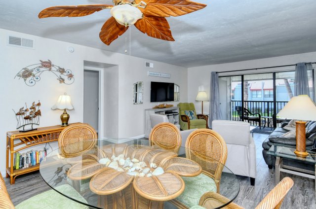 2 Condominium vacation rental located in Anna Maria Island 1