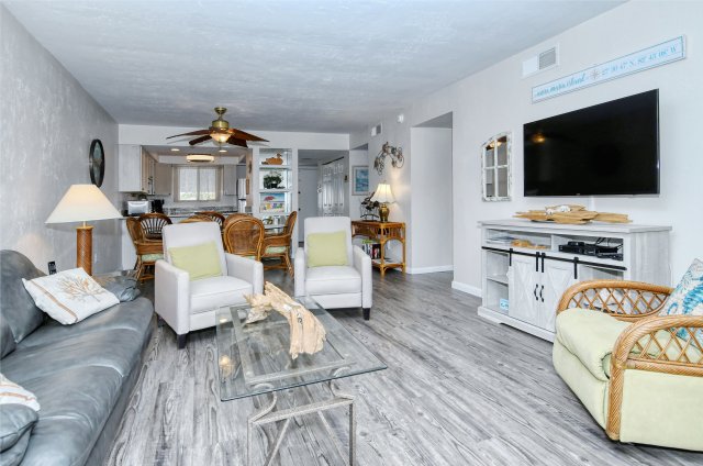 2 Condominium vacation rental located in Anna Maria Island 1