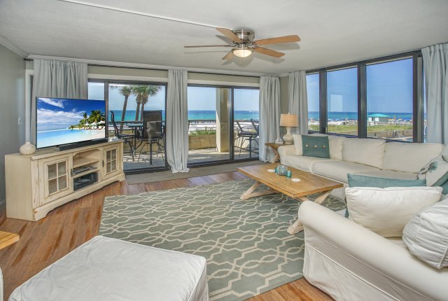 3 Condominium vacation rental located in Destin 1