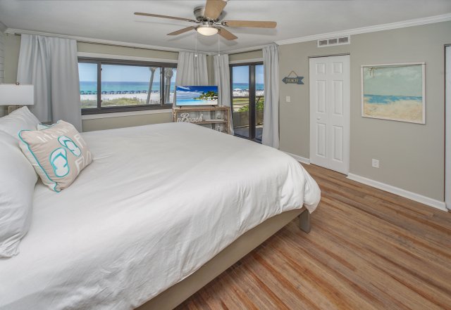 3 Condominium vacation rental located in Destin 1