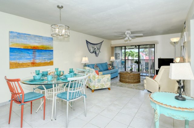 2 Condominium vacation rental located in Anna Maria Island 1