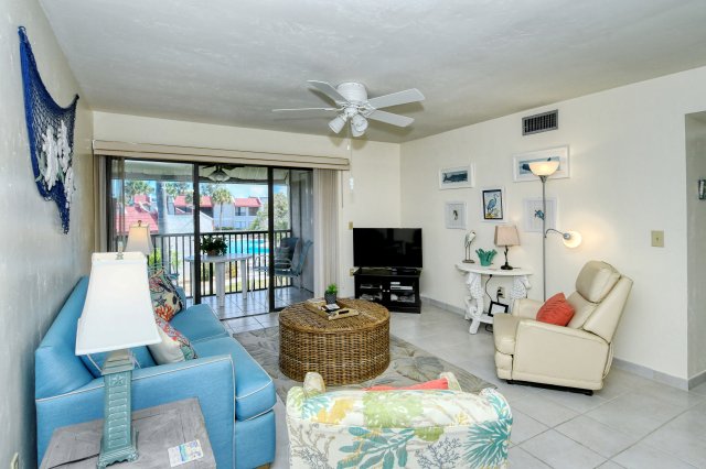 2 Condominium vacation rental located in Anna Maria Island 1