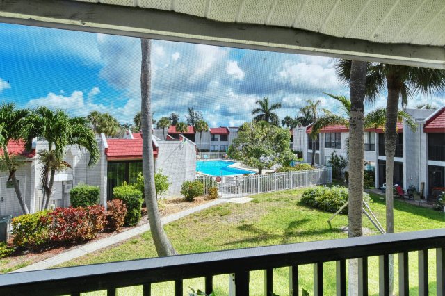 2 Condominium vacation rental located in Anna Maria Island 1