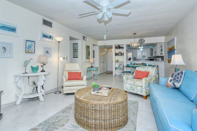 2 Condominium vacation rental located in Anna Maria Island 1