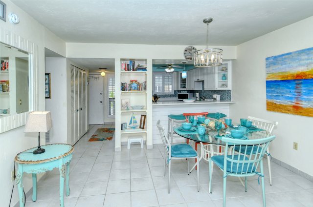 2 Condominium vacation rental located in Anna Maria Island 1