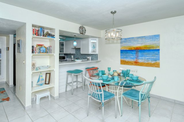 2 Condominium vacation rental located in Anna Maria Island 1