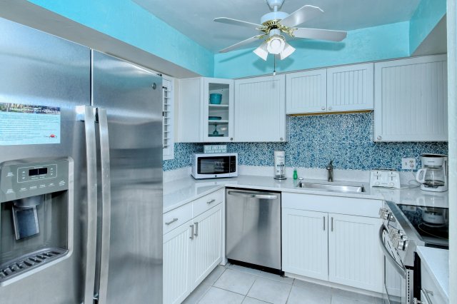 2 Condominium vacation rental located in Anna Maria Island 1