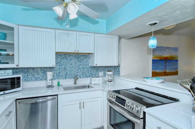 2 Condominium vacation rental located in Anna Maria Island 1