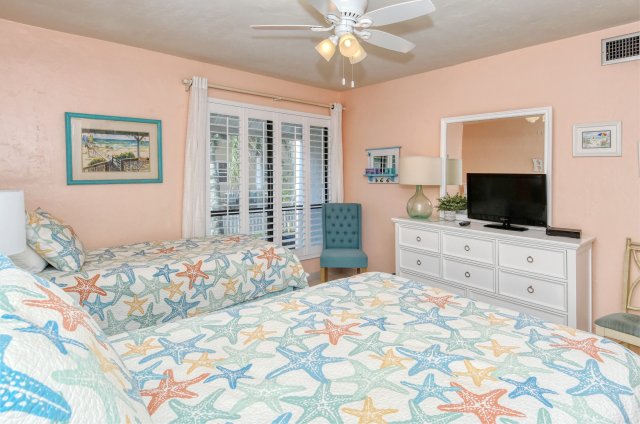 2 Condominium vacation rental located in Anna Maria Island 1