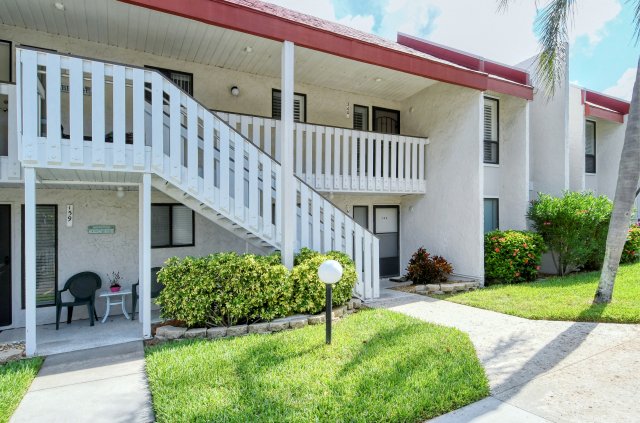 2 Condominium vacation rental located in Anna Maria Island 1