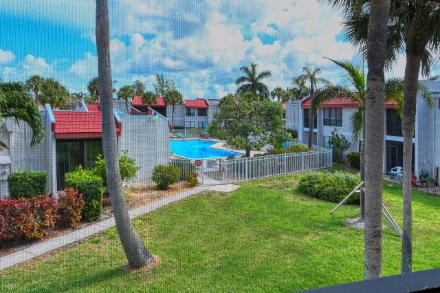 2 Condominium vacation rental located in Anna Maria Island 1