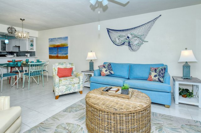 2 Condominium vacation rental located in Anna Maria Island 1