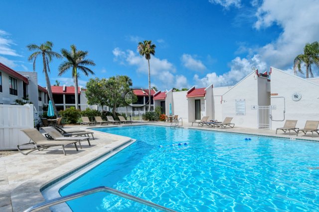 2 Condominium vacation rental located in Anna Maria Island 1