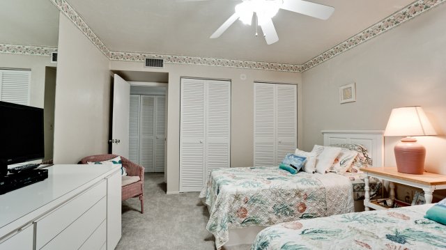 2 Condominium vacation rental located in Anna Maria Island 1