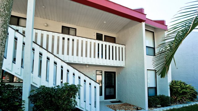 2 Condominium vacation rental located in Anna Maria Island 1