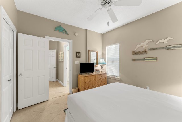 2 Condominium vacation rental located in Destin 1