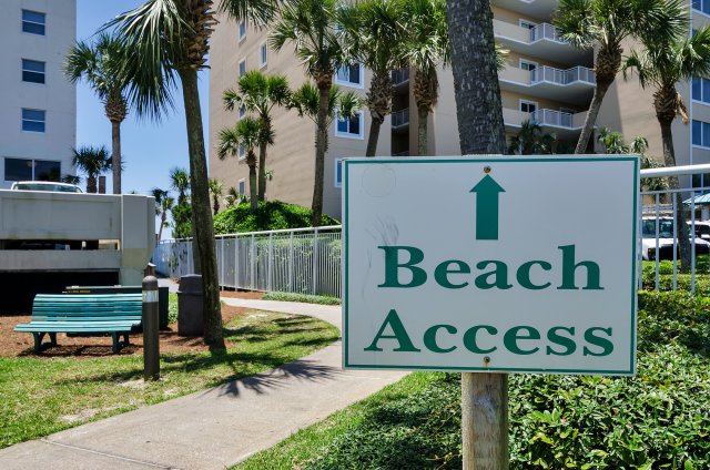 2 Condominium vacation rental located in Destin 1