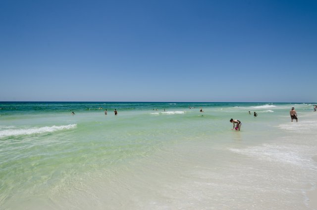 2 Condominium vacation rental located in Destin 1