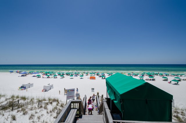 2 Condominium vacation rental located in Destin 1