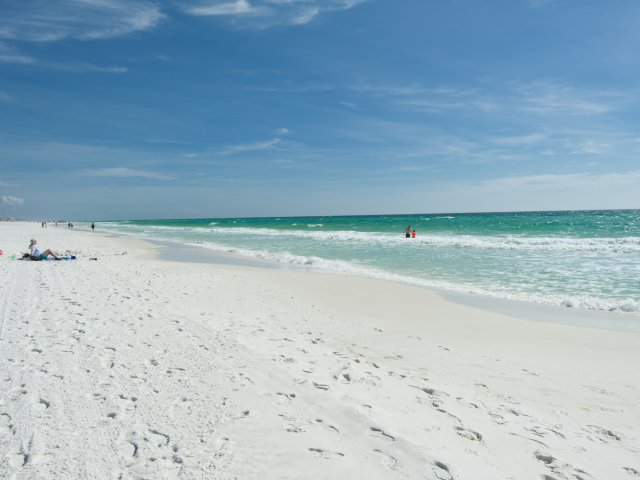 2 Condominium vacation rental located in Destin 1