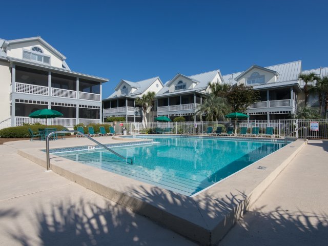 2 Condominium vacation rental located in Destin 1