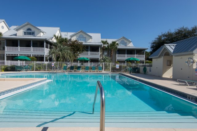 2 Condominium vacation rental located in Destin 1