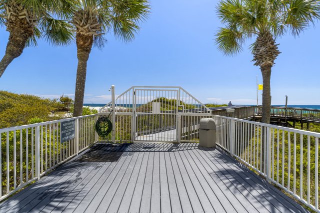 2 Condominium vacation rental located in Destin 1