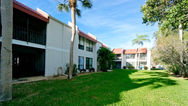 2 Condominium vacation rental located in Anna Maria Island 1