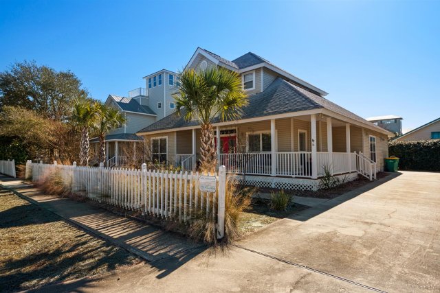 4 House vacation rental located in Destin 1