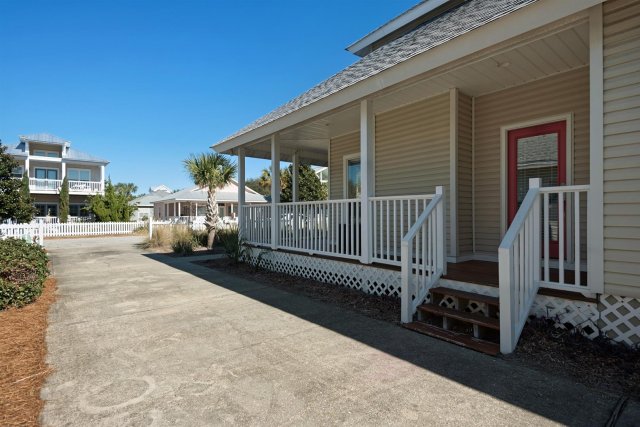 4 House vacation rental located in Destin 1