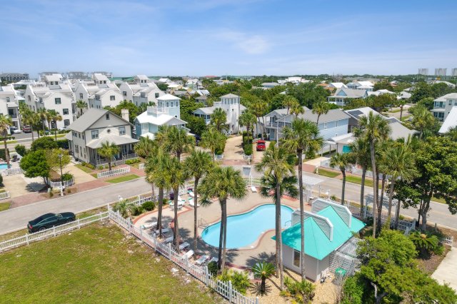 4 House vacation rental located in Destin 1