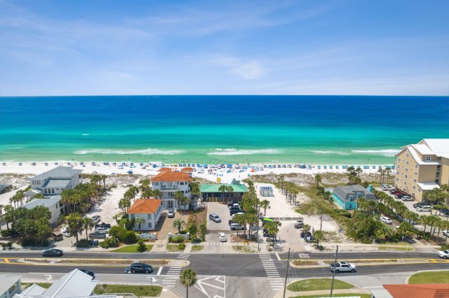 4 House vacation rental located in Destin 1