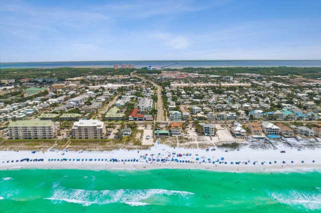 4 House vacation rental located in Destin 1