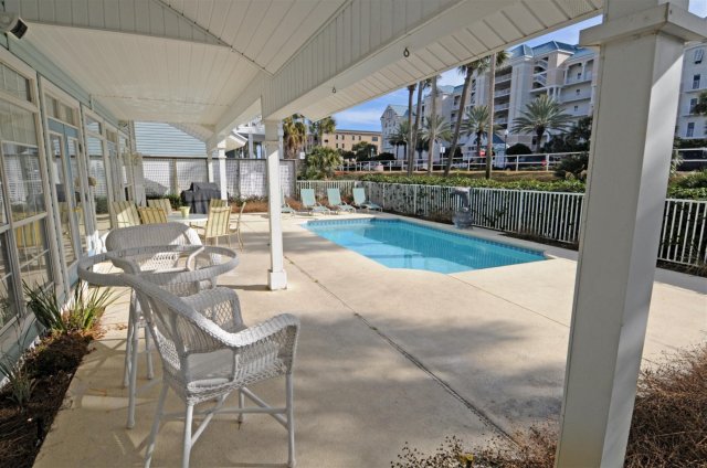 6 House vacation rental located in Destin 1