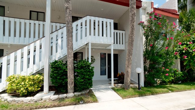 2 Condominium vacation rental located in Anna Maria Island 1