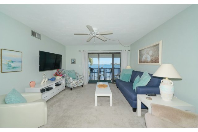 2 Condominium vacation rental located in Anna Maria Island 1