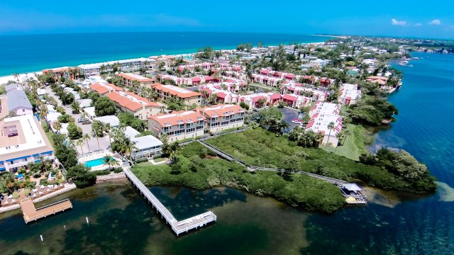 2 Condominium vacation rental located in Anna Maria Island 1