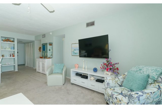 2 Condominium vacation rental located in Anna Maria Island 1