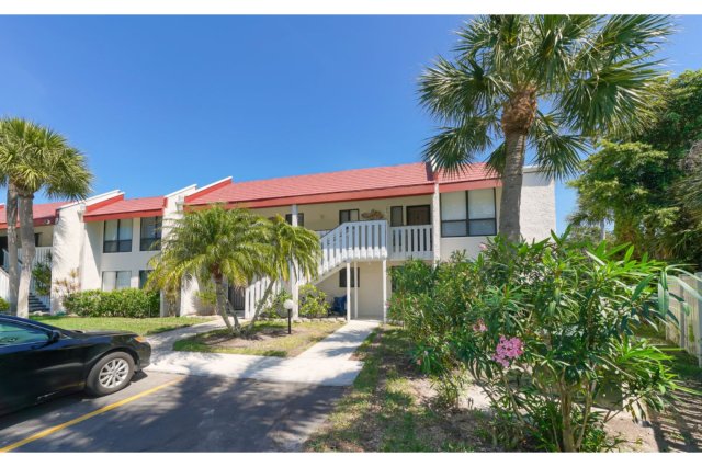 2 Condominium vacation rental located in Anna Maria Island 1