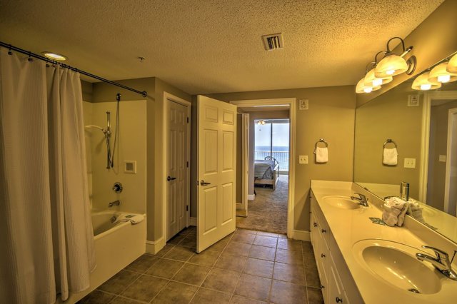 2 Condominium vacation rental located in Panama City Beach 1