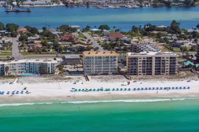 3 Condominium vacation rental located in Okaloosa Island 1